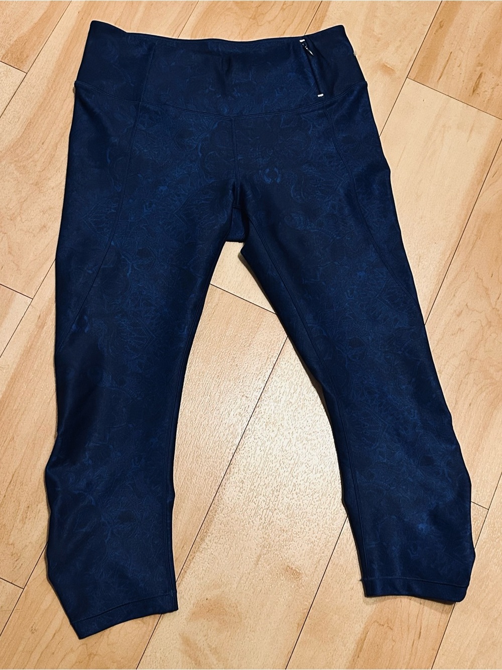 Womens Calia Navy Blue Capri Leggings medium.‎ EUC no rips stains or holes.